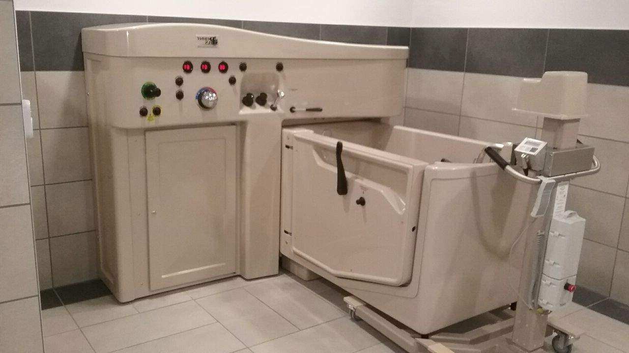 Multi-Resident Bathing Schedules: Optimizing Throughput with Fast-Cycle Healthcare Systems cover